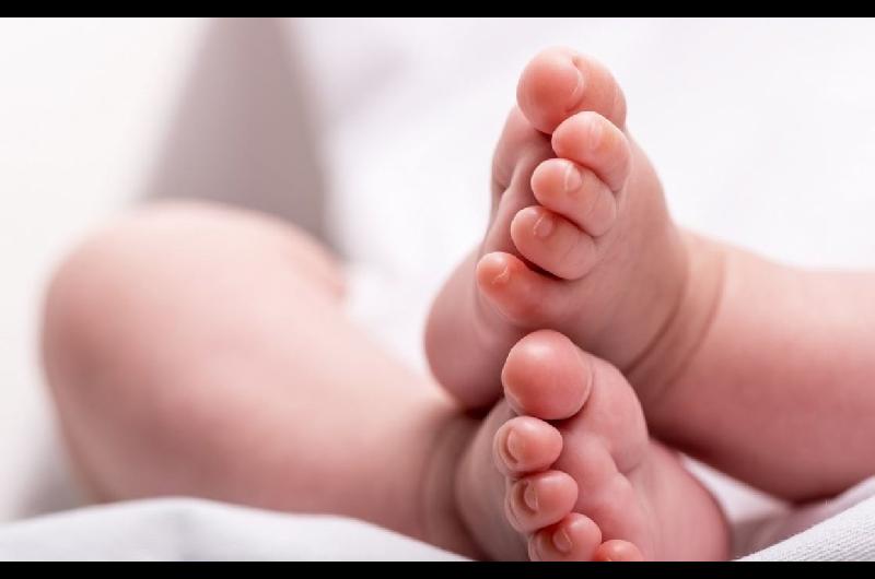 Alarma por la brutal caiacuteda de la natalidad- un gobernador propone pagarles a los joacutevenes por tener hijos