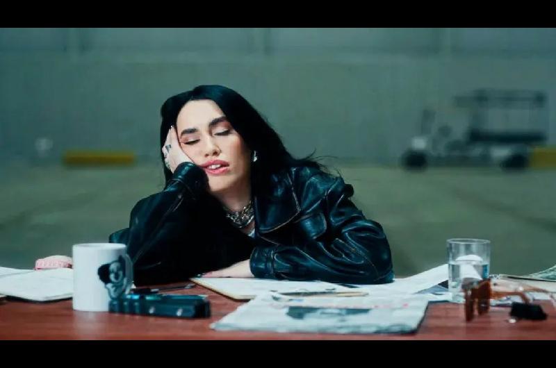 ldquoEsta la tengo de nacimiento bebeacuterdquo- la filosa respuesta de Lali Espoacutesito a los que la acusan de operarse