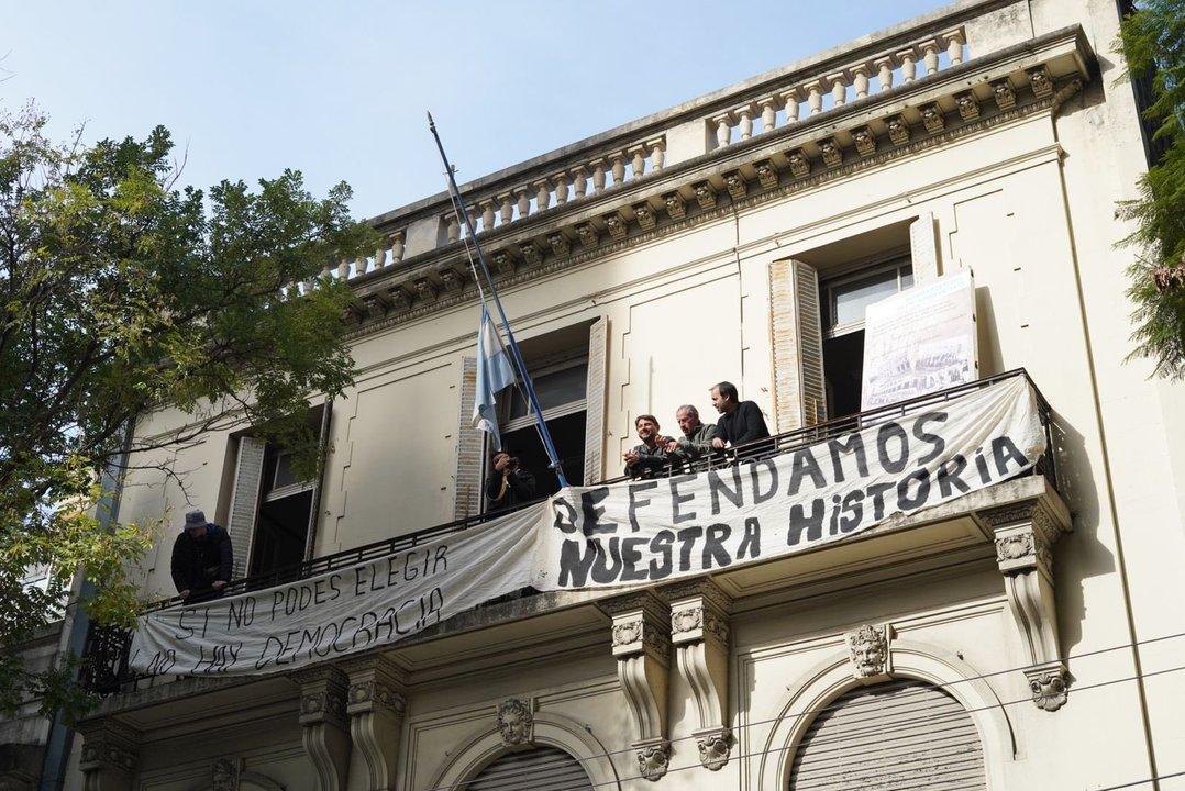 Tensioacuten en el Instituto Peroacuten- Grabois lo ocupoacute y Pettovello lo acusoacute de ldquoirrumpir con violenciardquo