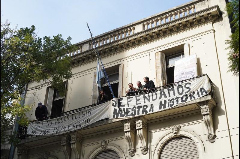 Tensioacuten en el Instituto Peroacuten- Grabois lo ocupoacute y Pettovello lo acusoacute de ldquoirrumpir con violenciardquo
