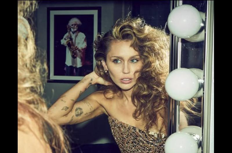 Miley Cyrus presentoacute en Nueva York su oacutepera pop experimental 