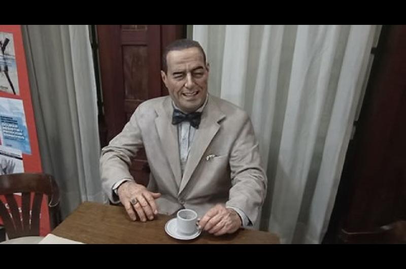 Un cafeacute con Peroacuten el bar que estaacute en peligro