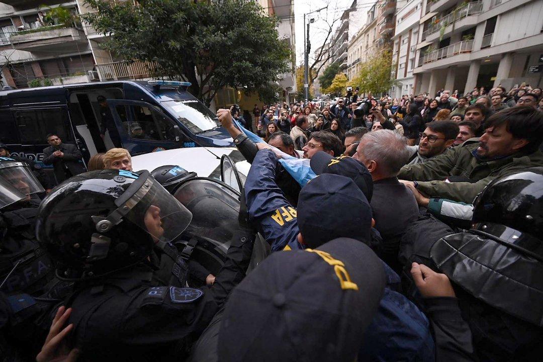 Tras pasar 12 horas detenido liberaron a Juan Grabois