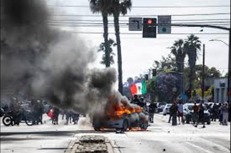 Donald Trump despliega 2000 efectivos de la Guardia Nacional para sofocar protestas en Los Aacutengeles