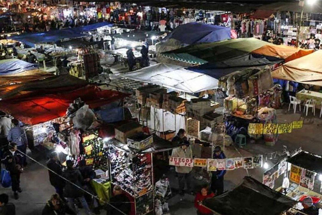 Tensioacuten en La Salada por un nuevo decomiso de mercaderiacutea y protesta de puesteros