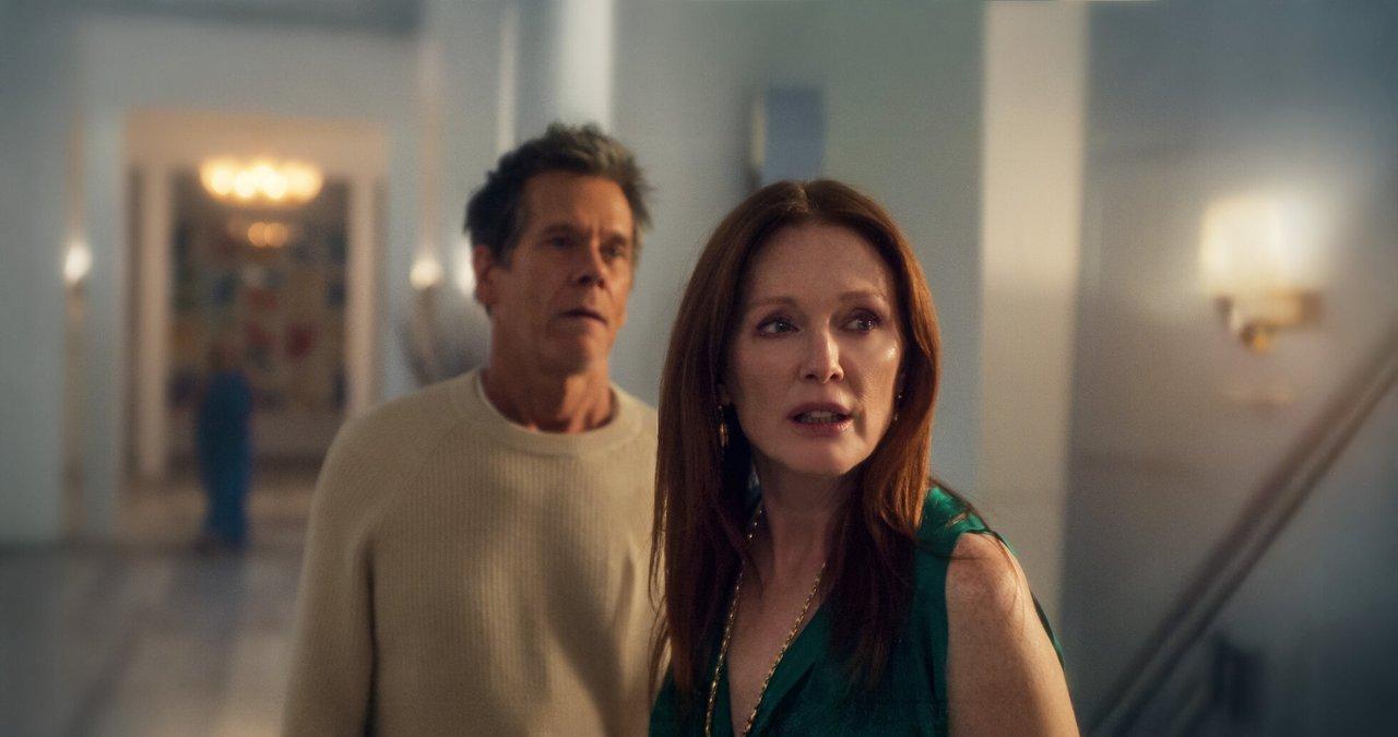 La serie con Julianne Moore y Kevin Bacon que estaacute entre las maacutes vistas de Netflix