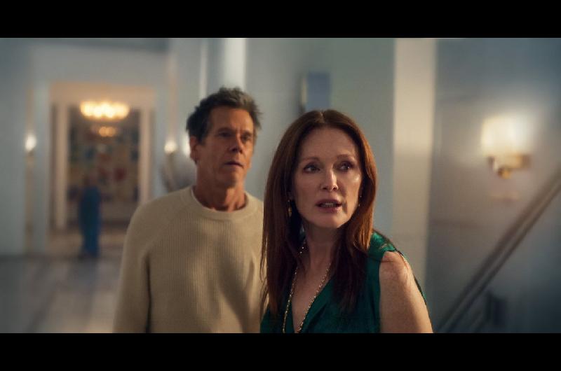 La serie con Julianne Moore y Kevin Bacon que estaacute entre las maacutes vistas de Netflix