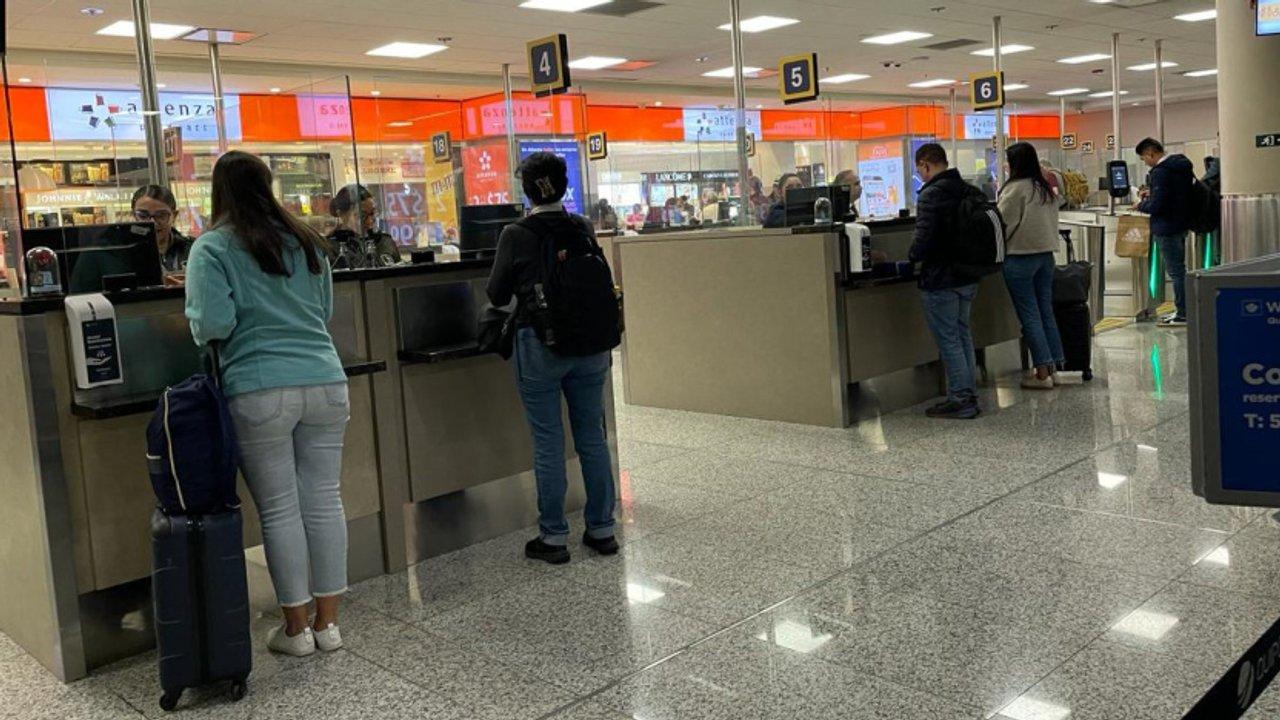 Ecuador comenzaraacute a pedir visas de traacutensito a ciudadanos de 45 paiacuteses