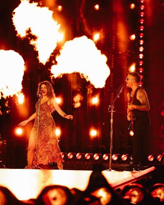 Shakira y Alejandro Sanz calentaron el escenario de Miami al interpretar La Tortura