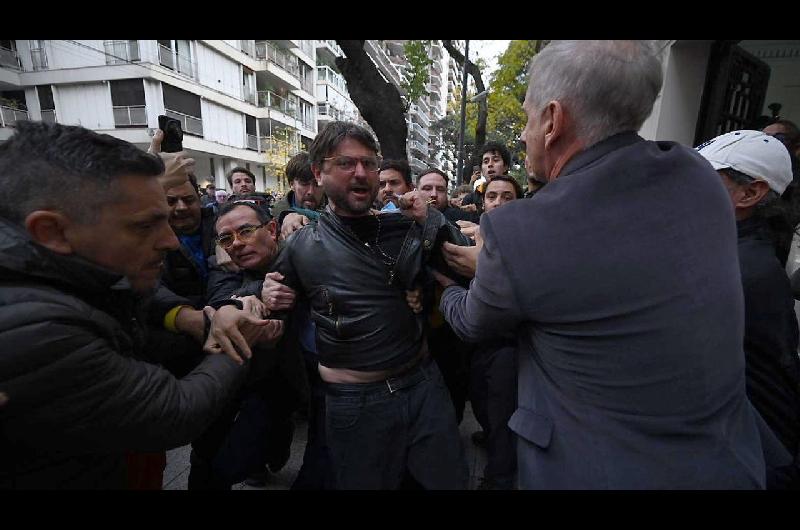 Tras la detencioacuten de Juan Grabois la CGT repudioacute el ldquoavance antidemocraacutetico del Gobiernordquo
