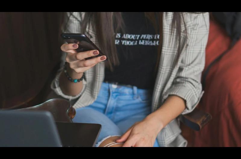 Juicio por deepfake- piden hasta 30 antildeos de caacutercel para alumno que usoacute IA para crear porno con sus compantildeeras