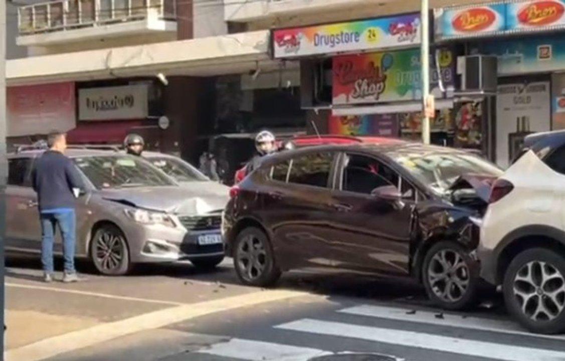 Tres heridos por un choque muacuteltiple en Flores