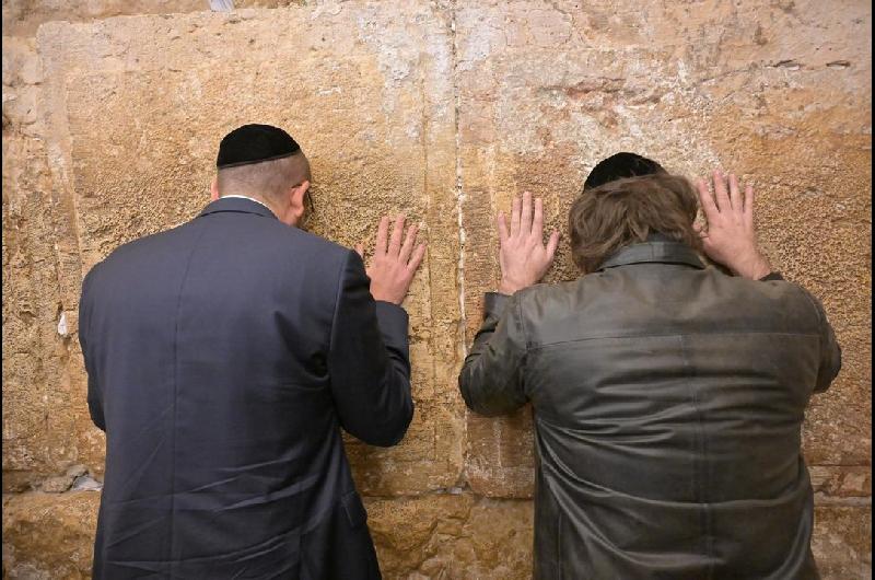 Javier Milei llegoacute a Israel y fue a visitar el Muro de los Lamentos
