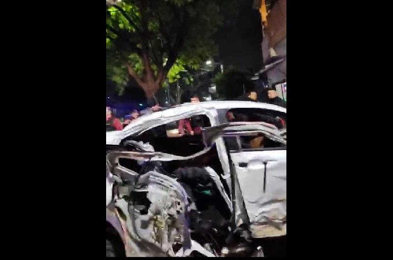 Robo persecucioacuten y muerte en Mataderos- se llevaron un auto y tras chocar un ladroacuten murioacute y otro fue detenido