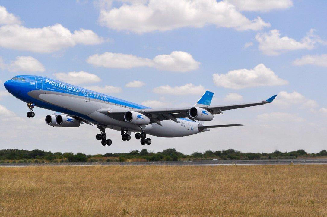 Aeroliacuteneas Argentinas perderaacute maacutes de un milloacuten de doacutelares con el paro de pilotos de hoy