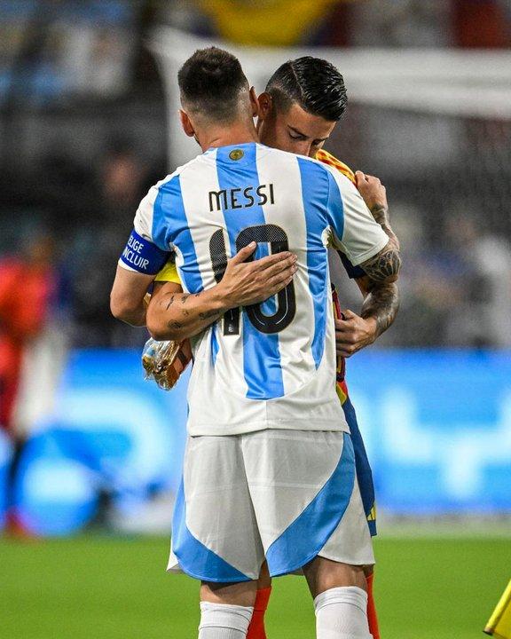 Eliminatorias Sudamericanas- la Seleccioacuten argentina recibe a Colombia en el regreso de Messi como titular