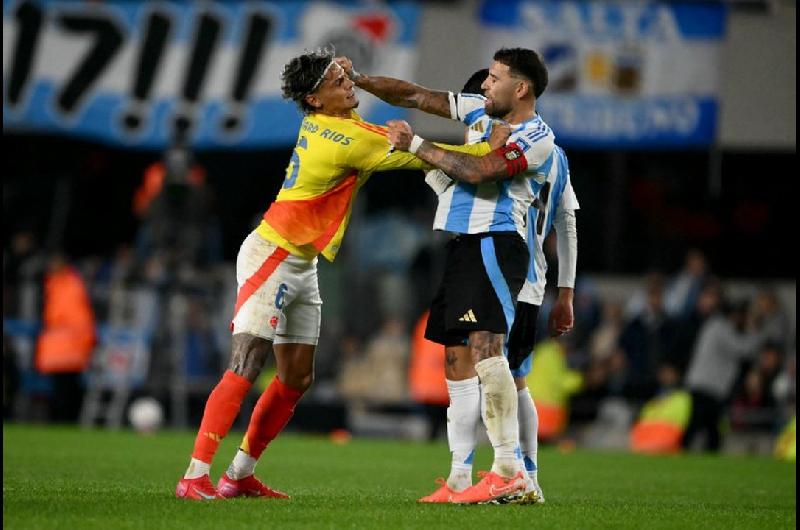 ldquoSacate la vinchita bobordquo- el picante cruce de Otamendi con un jugador colombiano