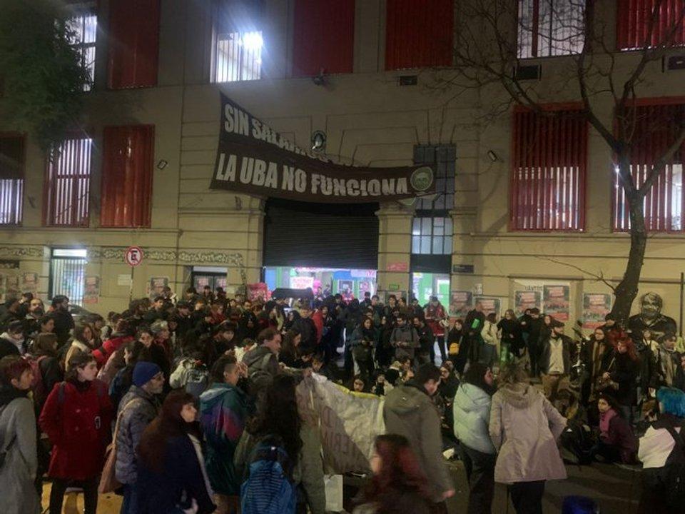 Estudiantes tomaron distintas facultades de la UBA en repudio a la condena a Cristina Kirchner