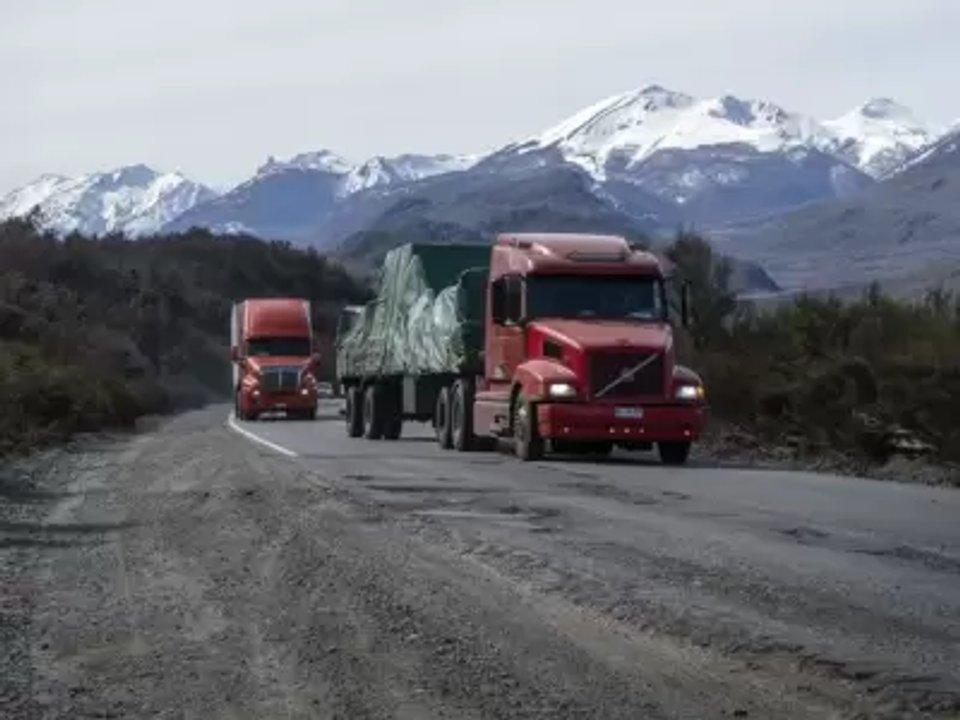 Los camioneros chilenos rechazan pagar maacutes para transitar por rutas argentinas y crece la tensioacuten