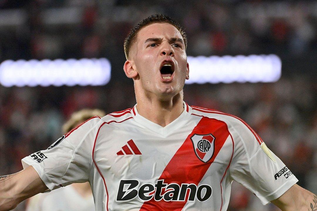 Franco Mastantuono pasoacute la revisioacuten meacutedica y puso la firma con el Real Madrid