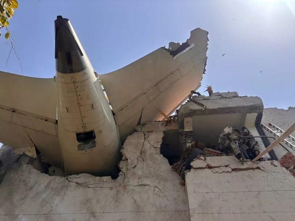 Aparecioacute un sobreviviente de la tragedia aeacuterea en India y el mundo habla de milagro 