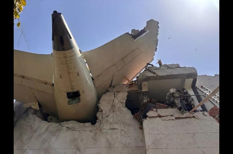 Aparecioacute un sobreviviente de la tragedia aeacuterea en India y el mundo habla de milagro 