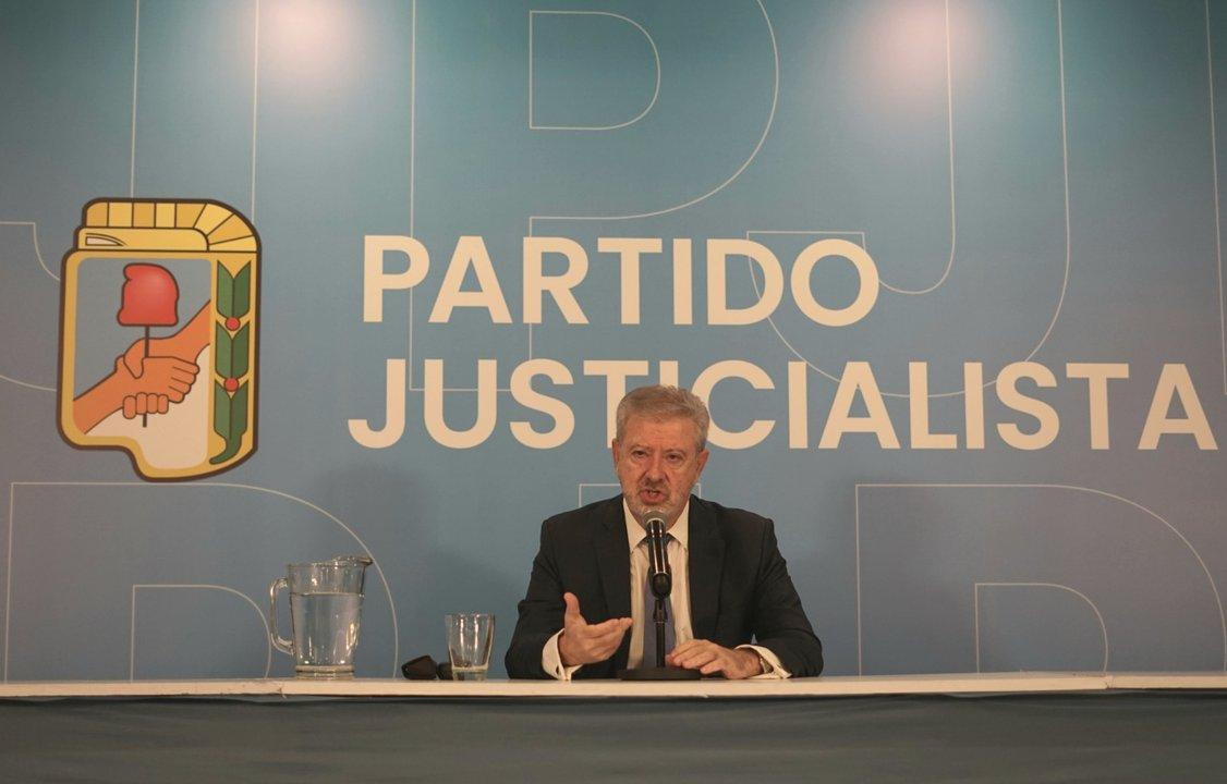 El abogado de Cristina Kirchner afirmoacute que la ex presidenta ldquono se va a fugarrdquo