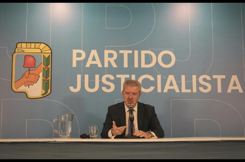 El abogado de Cristina Kirchner afirmoacute que la ex presidenta ldquono se va a fugarrdquo