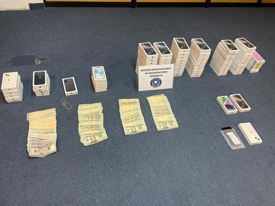 Megaoperativo en el microcentro- allanaron dos ldquocuevasrdquo que vendiacutean iPhones de contrabando
