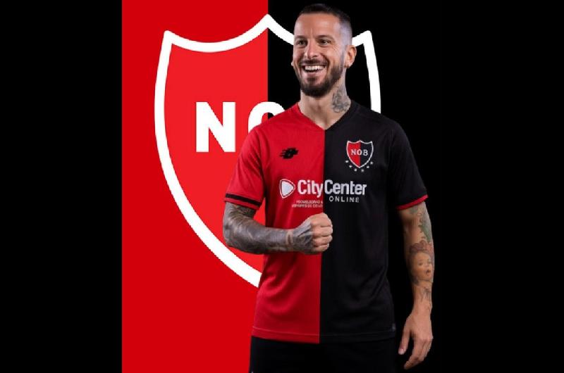 Es oficial- Dariacuteo Benedetto fue presentado en Newells y vuelve al fuacutetbol argentino