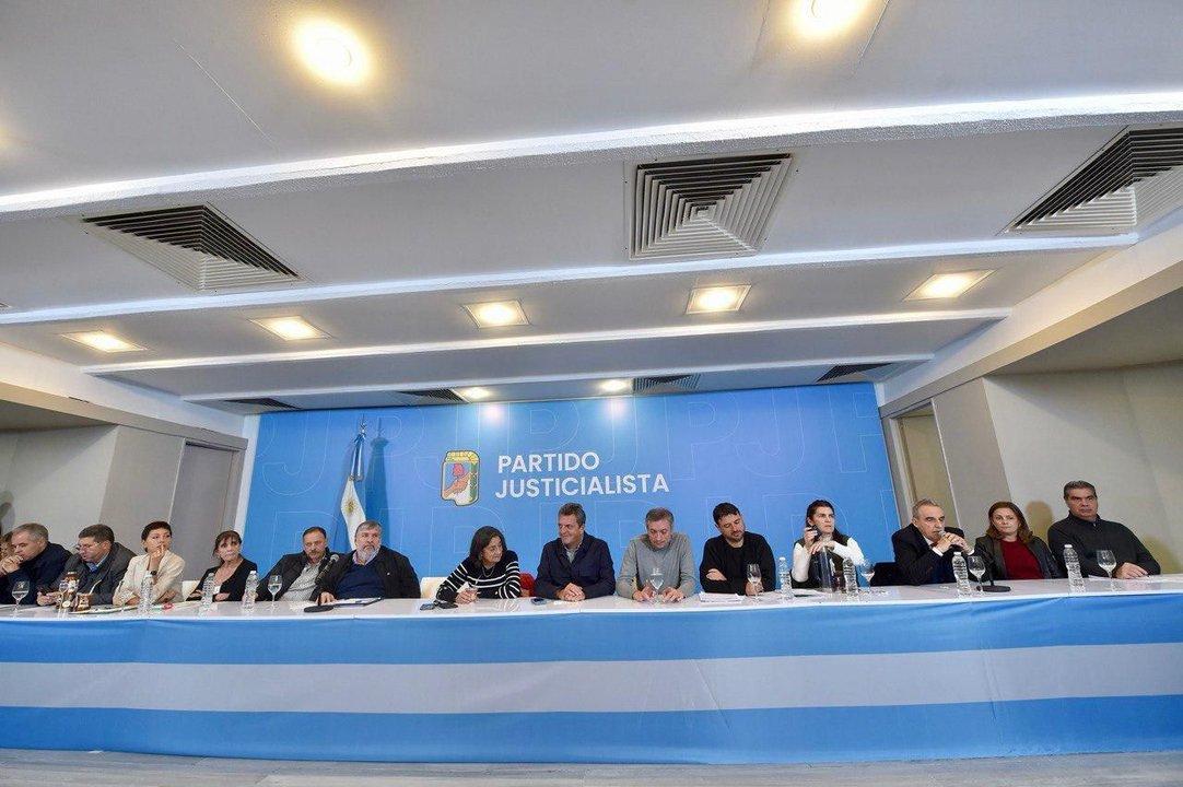 #128308Cristina Kirchner presa EN VIVO- Sergio Massa y Juan Grabois en la sede del PJ protestas y cortes
