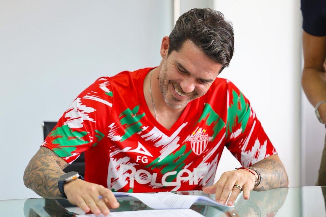 Fernando Gago fue presentado en Necaxa- comenzoacute la revancha en Meacutexico