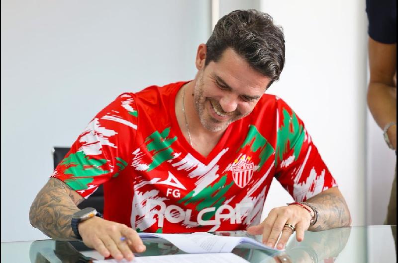 Fernando Gago fue presentado en Necaxa- comenzoacute la revancha en Meacutexico