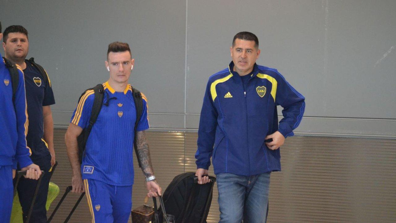 Riquelme llegoacute a Miami para sumarse a la delegacioacuten de Boca y se refirioacute a un posible retorno de Paredes