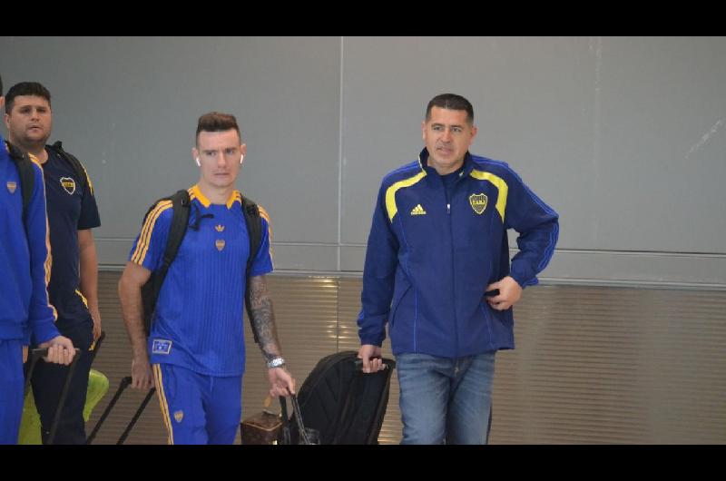 Riquelme llegoacute a Miami para sumarse a la delegacioacuten de Boca y se refirioacute a un posible retorno de Paredes