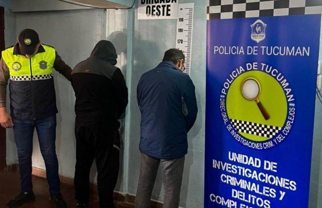 Fueron aprehendidos tras intentar evadir un control y agredir a los policiacuteas