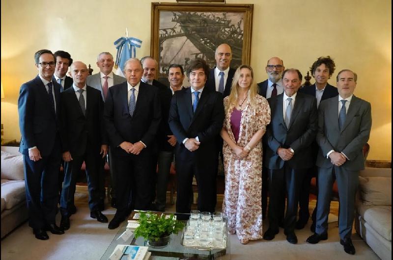 Milei presentoacute la nueva era econoacutemica de Argentina a empresarios en Espantildea