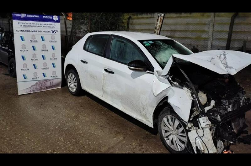 Adolescentes chocaron a una familia mientras huiacutean en un auto robado