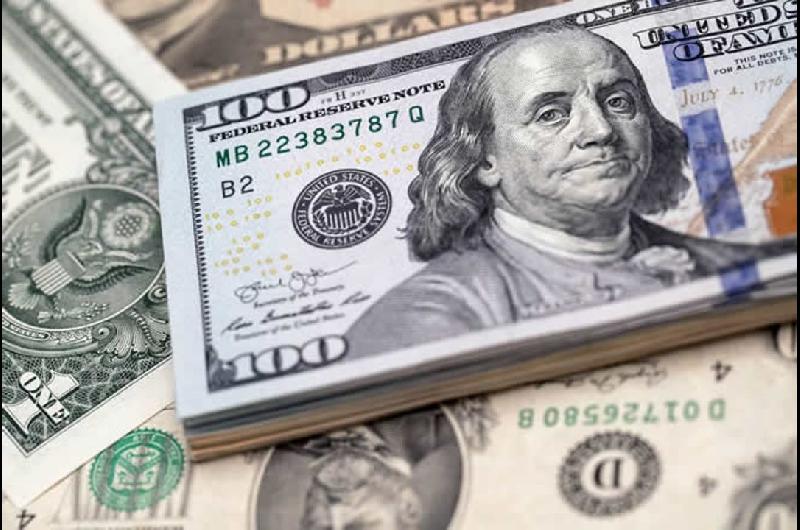 El riesgo paiacutes sigue alto- cuaacuteles son las estrategias de Milei y Caputo para bajarlo