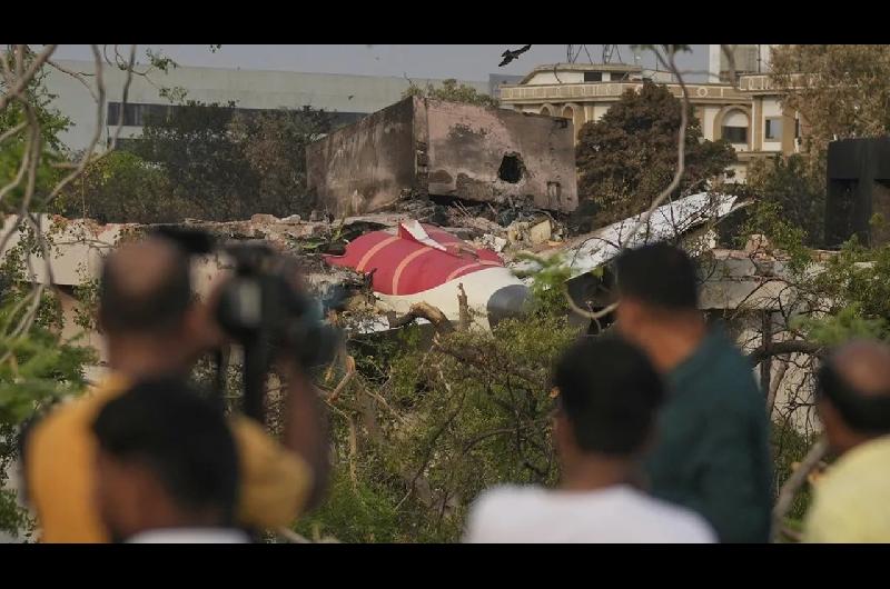 Asciende a 279 la cifra de muertos en el accidente del avioacuten de Air India
