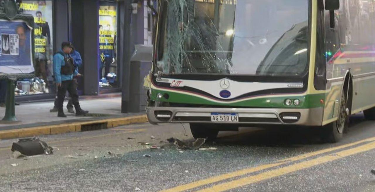 Chocaron dos colectivos en Recoleta- 14 pasajeros heridos
