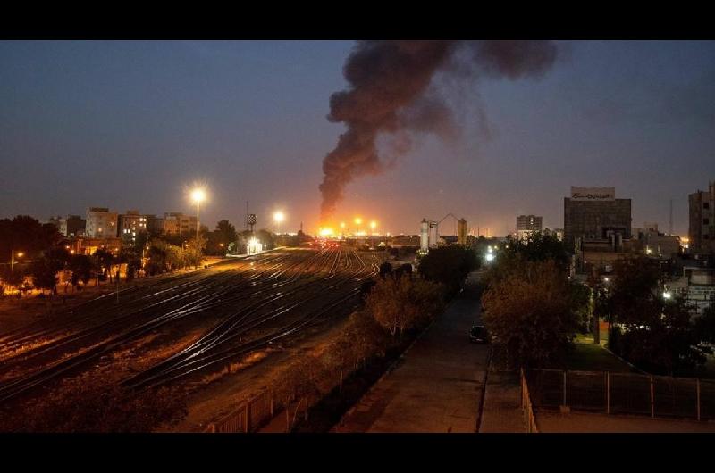 Escala la tensioacuten en Medio Oriente- Iraacuten lanzoacute una nueva ola de ataques con misiles contra Israel