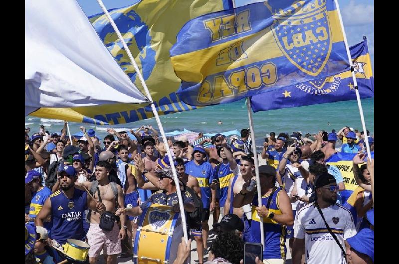 QEPD- avioneta de River sobrevoloacute el banderazo de Boca en Miami antes del debut en el Mundial de Clubes