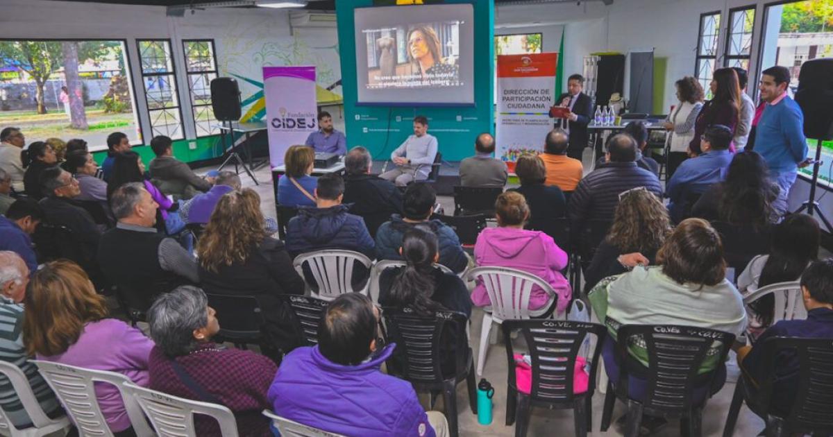 Vecinalistas recibieron capacitacioacuten sobre diferentes usos de la inteligencia artificial