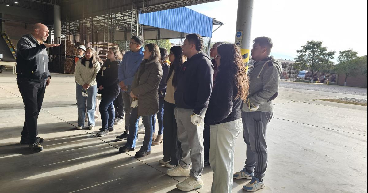 Estudiantes de Ingenieriacutea Quiacutemica recorrieron cooperativa de tabacaleros