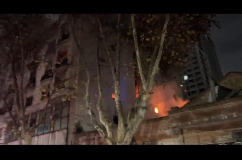 Incendio en un edificio de Monserrat- 12 dotaciones de bomberos y 11 personas asistidas