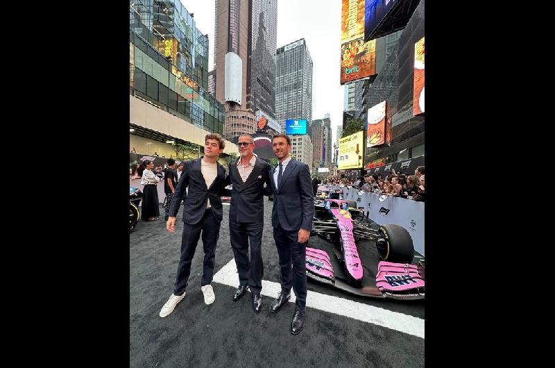 Franco Colapinto posoacute junto a Brad Pitt en el estreno de F1- La peliacutecula