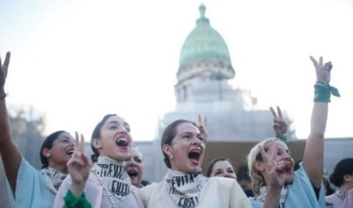 Un grupo artiacutestico acompantildearaacute a Cristina Kirchner a Comodoro Py con una performance al estilo Evita