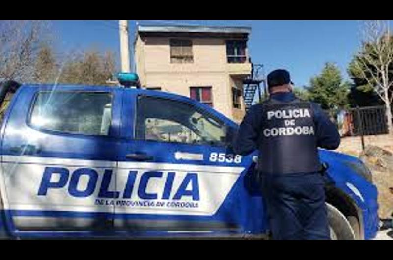 Un hombre amenazoacute con cuchillas a los hermanos de su ex y agredioacute a policiacuteas en Coacuterdoba