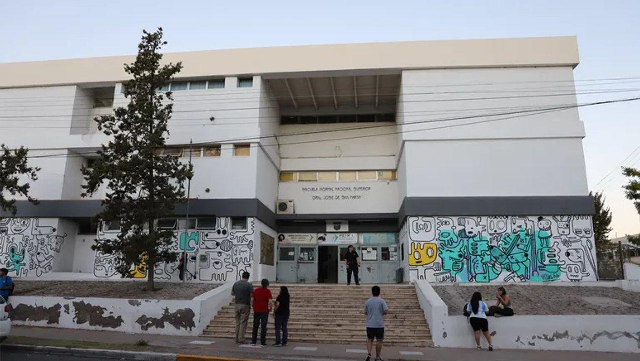 Imputaron a una mujer que amenazoacute y agredioacute a docentes en Neuqueacuten